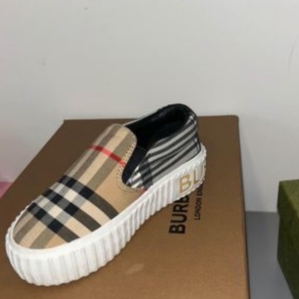 Burberry shoes